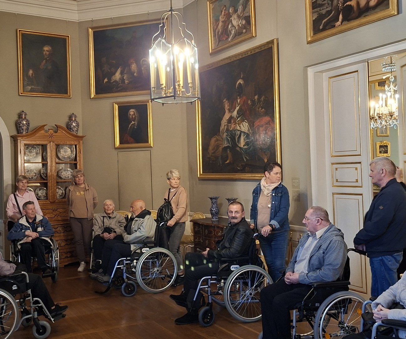 Mieszkańcy DPS w Niemojowicach na wyciecze do Zamku Królewskiego w Warszawie